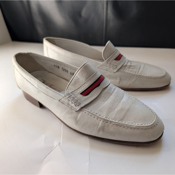 Gucci Shoes - Gucci Vintage White Loafers with Red Accent Size 40.5 In VGUC